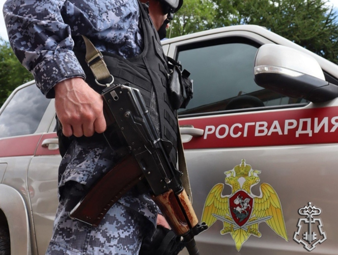Росгвардейцы защитили персонал магазина от агрессивного посетителя с отверткой