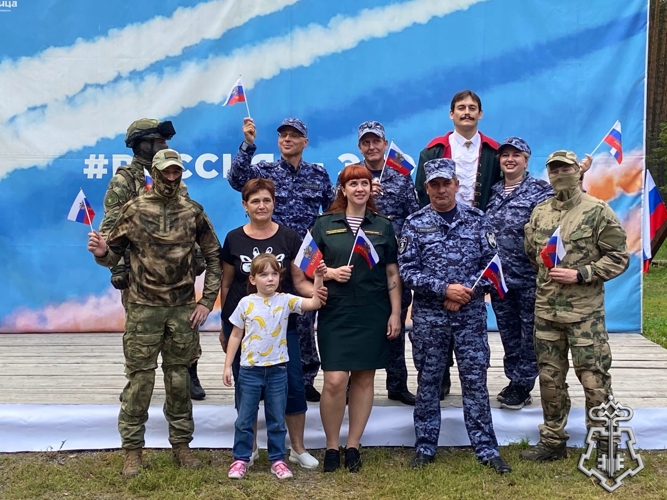 Росгвардейцы приняли участие в праздновании Дня Государственного флага в музее-заповеднике «Томская Писаница» 
