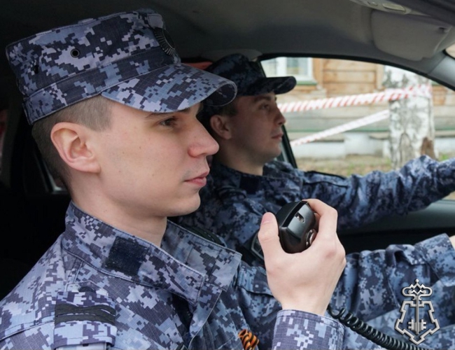 Росгвардейцы задержали женщину, пытавшуюся похитить электрорубанок из гипермаркета