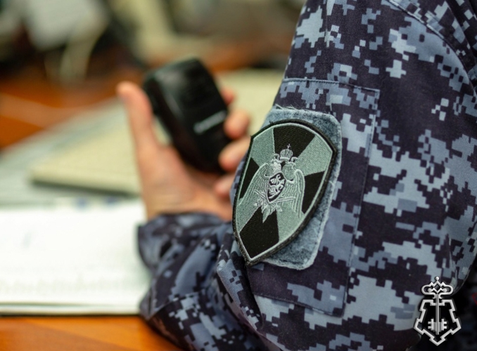 Росгвардейцы задержали мужчину, угрожавшего оператору автозаправочной станции