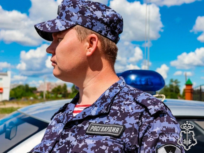 В Мариинске сотрудники Росгвардии помогли разыскать пожилой горожанке сына, не вернувшегося с вахты