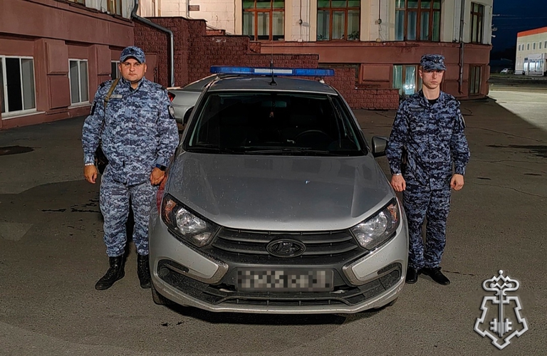 В Анжеро-Судженске росгвардейцы задержали водителя, скрывшегося с места ДТП 