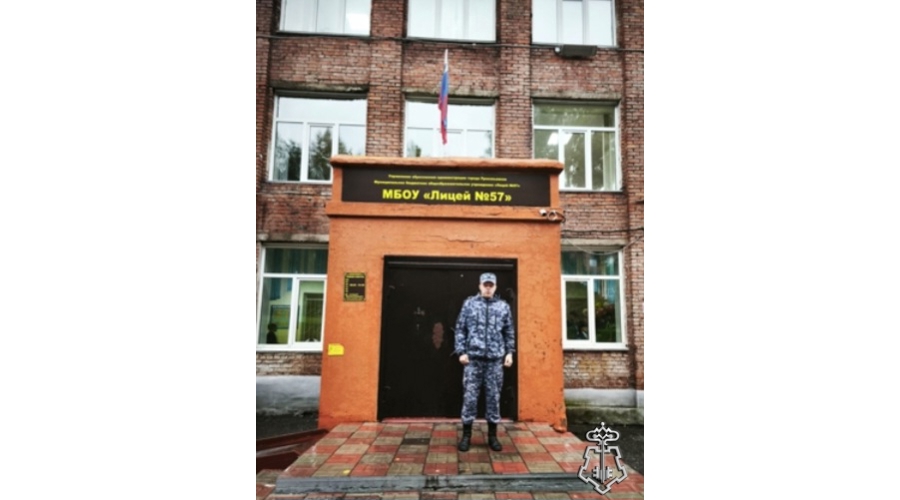 Росгвардия обеспечила охрану правопорядка в образовательных учреждениях Кузбасса в День знаний