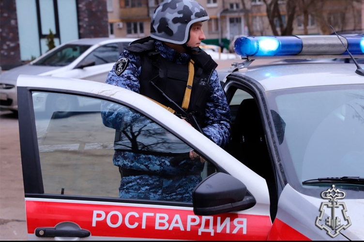 Росгвардейцы защитили горожанку от агрессивного сожителя с ножом