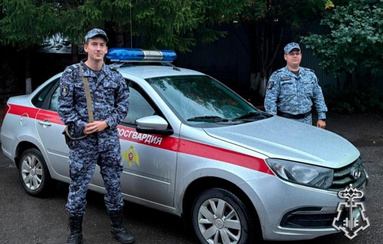 Кемеровские росгвардейцы помогли молодому человеку, пережившему внезапный приступ