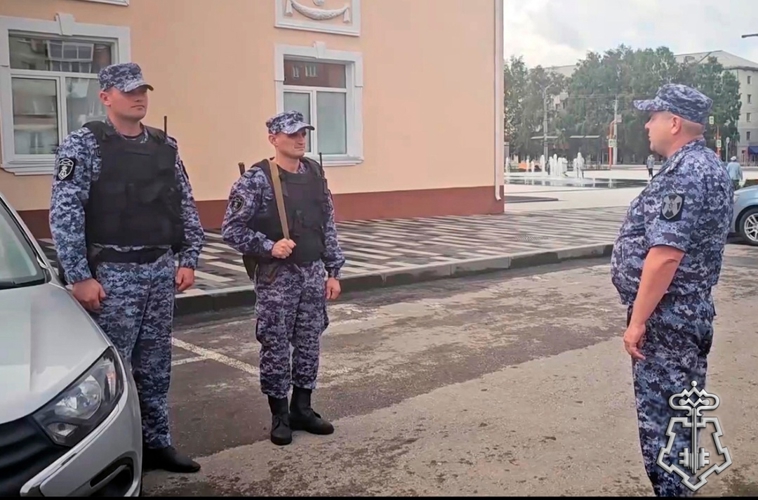 В Кузбассе сотрудники Росгвардии проводят профилактические мероприятия на избирательных объектах