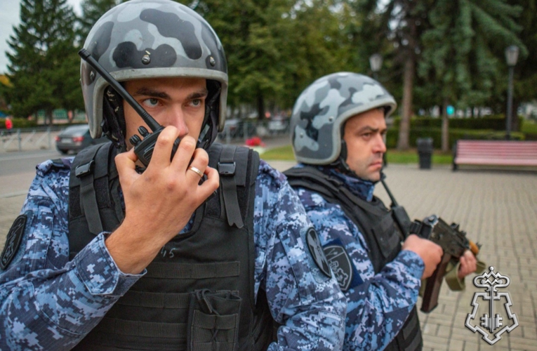 Росгвардейцы задержали мужчину, повредившего чужой автомобиль