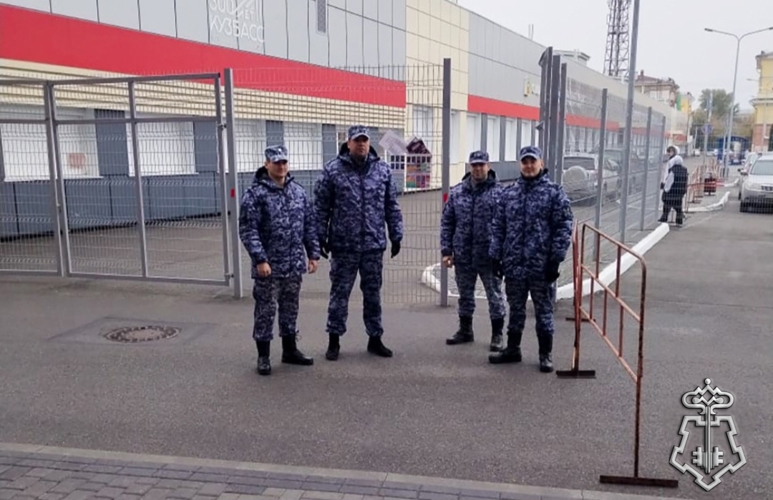 Росгвардейцы обеспечили безопасность матча ВХЛ в Кузбассе