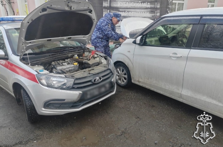 Росгвардейцы помогли юргинской автолюбительнице не опоздать на работу
