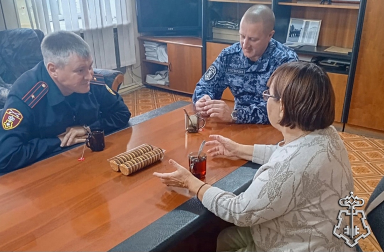 В Белове росгвардейцы встретились с матерью героически погибшего омоновца