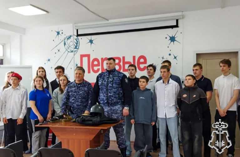 Росгвардейцы провели профориентационную встречу со школьниками в рамках проекта «Классные встречи»