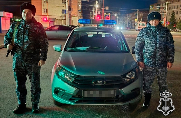 В Кузбассе в социальных сетях поблагодарили росгвардейцев, которые помогли пенсионеру вернуть угнанный автомобиль