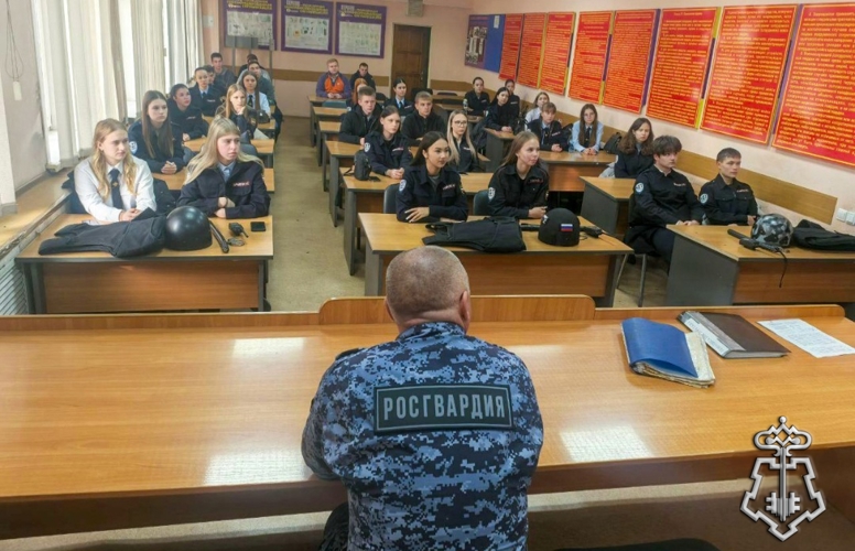 Новокузнецких студентов познакомили со службой вневедомственной охраны Росгвардии