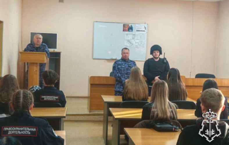 Новокузнецких студентов познакомили со службой вневедомственной охраны Росгвардии