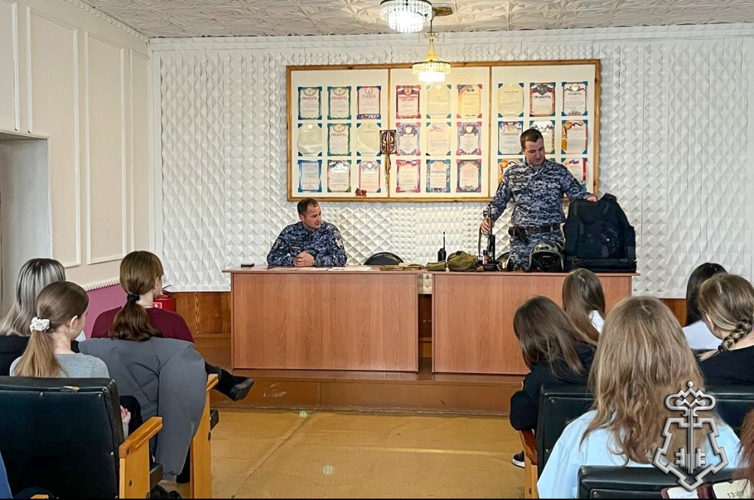 Росгвардейцы рассказали школьникам, как стать защитниками правопорядка