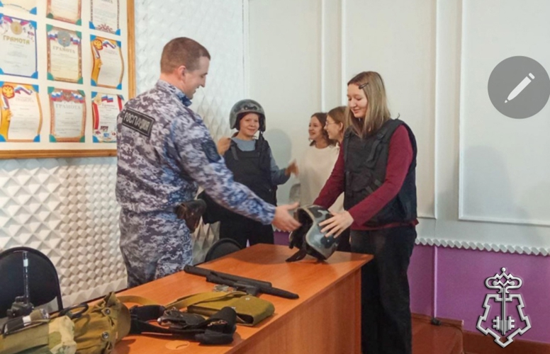 Росгвардейцы рассказали школьникам, как стать защитниками правопорядка