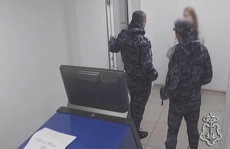 Росгвардейцы помогли студентке из Кузбасса не стать жертвой мошенников