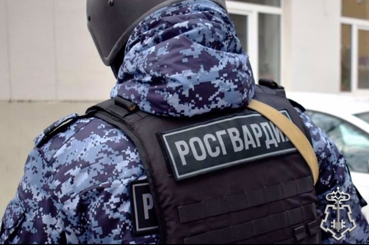 Росгвардейцы задержали предполагаемого виновника, который дважды пытался расплатиться «дублями» в магазине