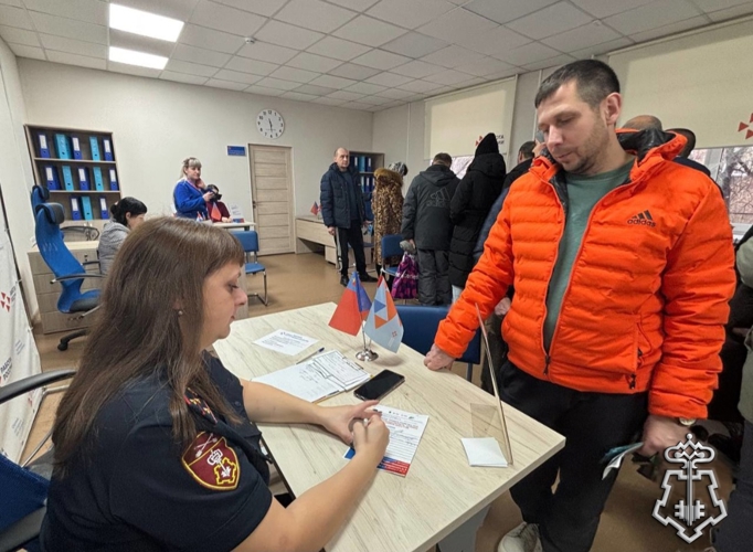 Росгвардейцы представили карьерные возможности на ярмарке вакансий в Киселёвске