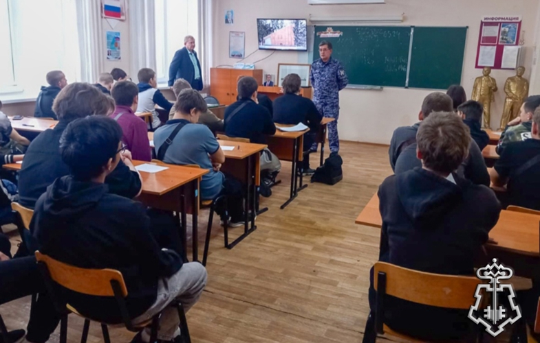Росгвардейцы провели серию познавательных встреч с кузбасскими студента