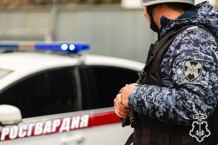 Росгвардейцы задержали мужчину, который представлял угрозу для сожительницы