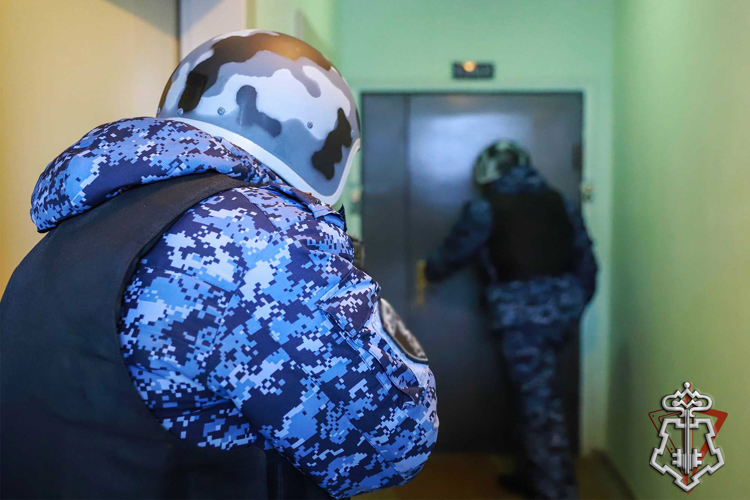 Росгвардейцы помогли медикам оказать помощь топкинцу с ножевым ранением