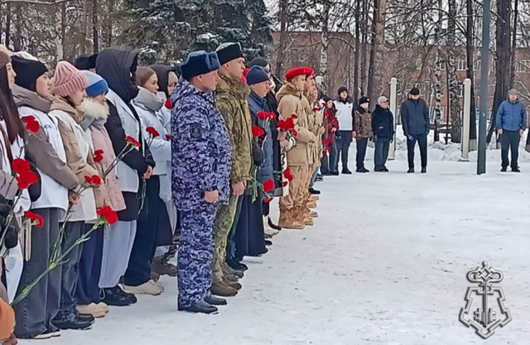 Росгвардейцы приняли участие в мероприятиях ко Дню неизвестного солдата в Кузбассе