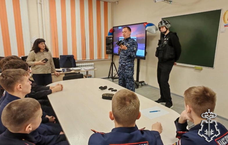 Сотрудник Росгвардии провёл круглый стол для будущих стражей правопорядка