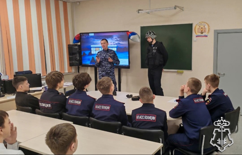 Сотрудник Росгвардии провёл круглый стол для будущих стражей правопорядка