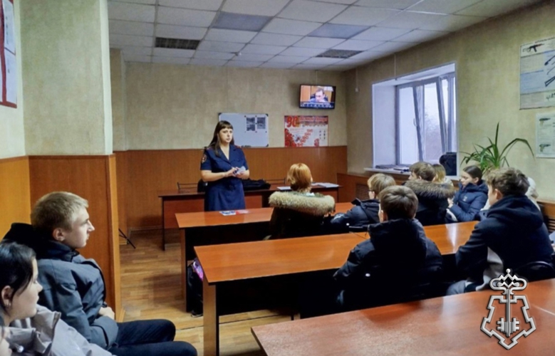 Киселёвским школьникам показали службу вневедомственной охраны Росгвардии изнутри