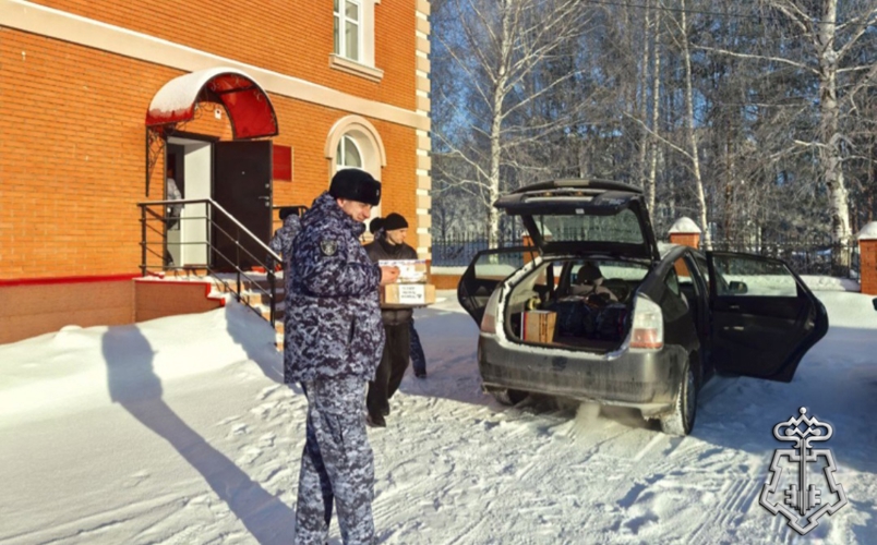 Юргинские росгвардейцы помогли волонтерам в отправке гуманитарной помощи бойцам СВО