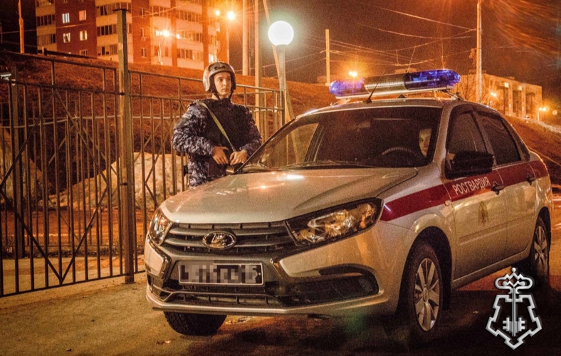 Росгвардейцы задержали киселевчанина за повреждение имущества в новокузнецком баре