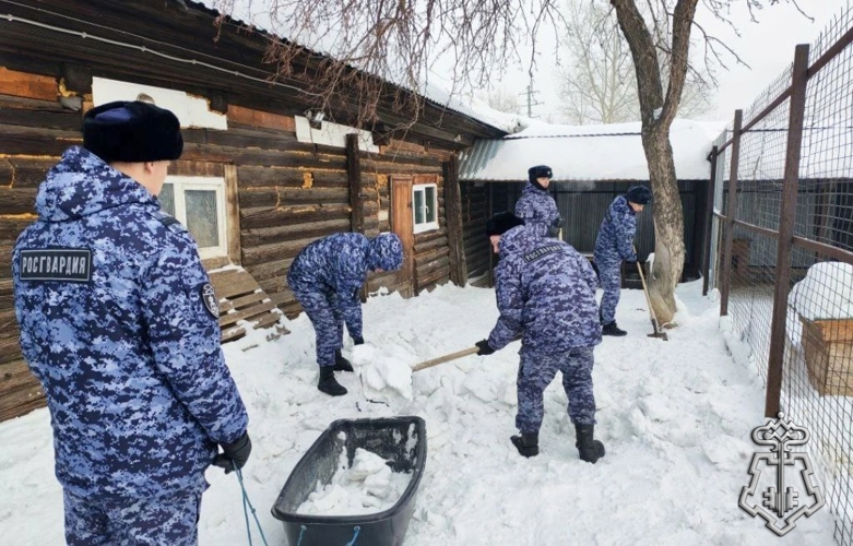 Юргинские росгвардейцы помогли ликвидировать последствия снегопада в ходе благотворительной акции 