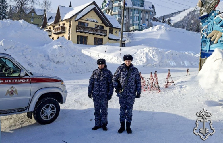 Таштагольские росгвардейцы вернули гражданину утерянную сумку с деньгами и документами