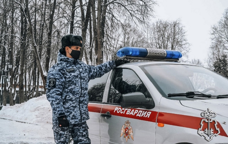 В Топках росгвардейцы задержали мужчину за повреждение имущества аптеки