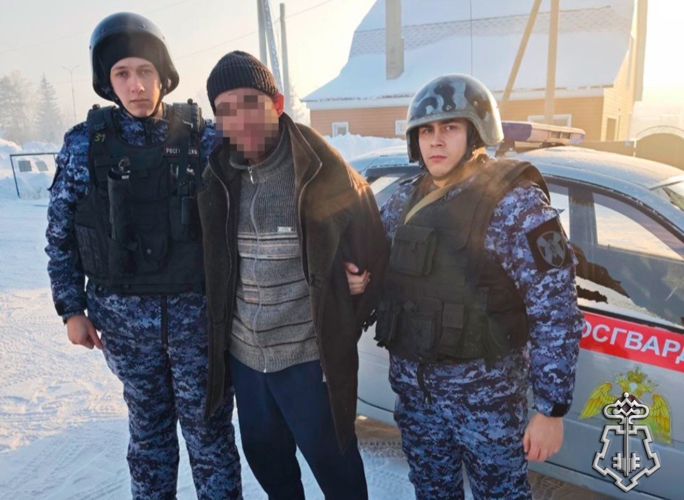 Росгвардейцы задержали злоумышленника, напавшего с ножом на пенсионерку в магазине
