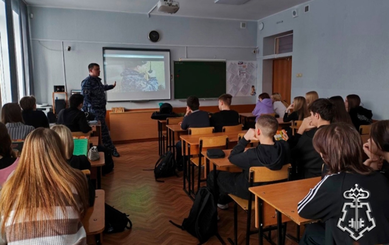 Росгвардейцы провели познавательный урок для школьников Анжеро-Судженска