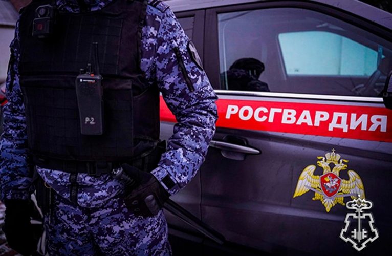 В Кузбассе росгвардейцы пресекли противоправные действия дебошира со страйкбольным пистолетом в магазине 