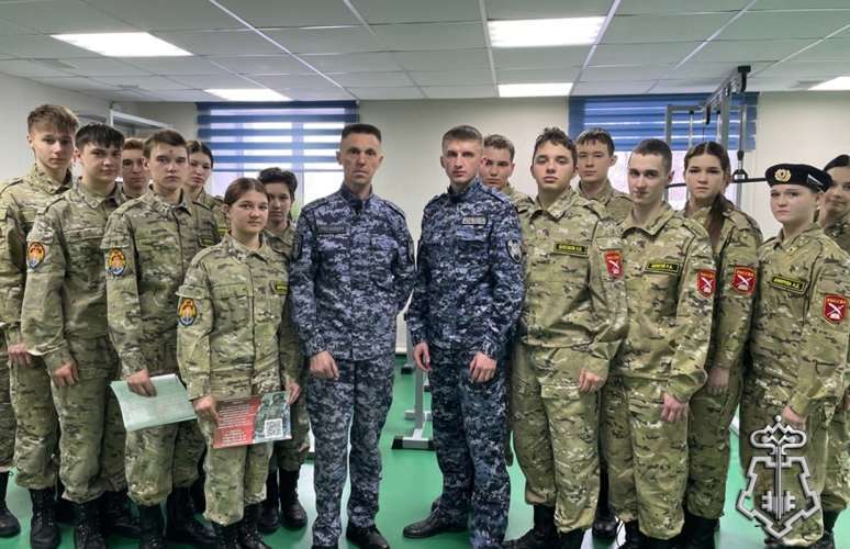 Росгвардейцы рассказали кадетам о 10-летии войск национальной гвардии России