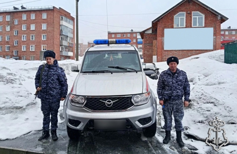 Сотрудники Росгвардии помогли эвакуировать жильцов во время пожара в Шерегеше