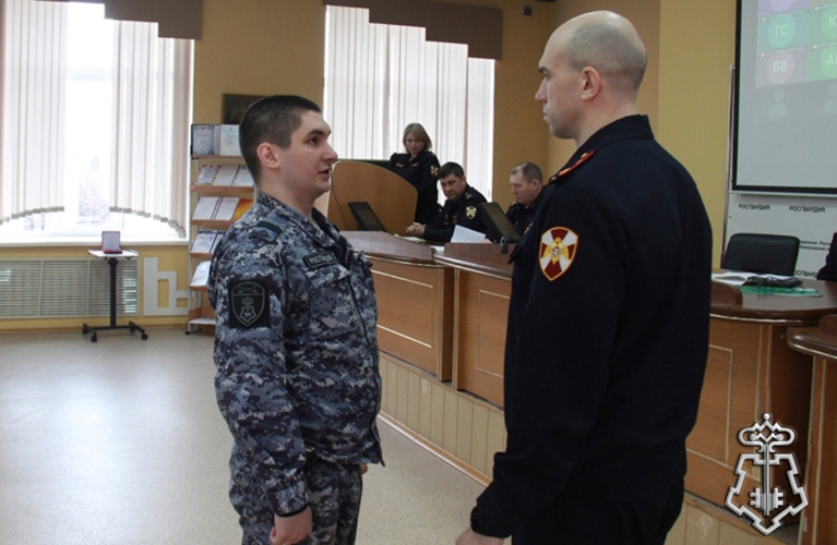 В Кемерове наградили сотрудников Росгвардии, которые обезвредили виновника в тяжком преступлении