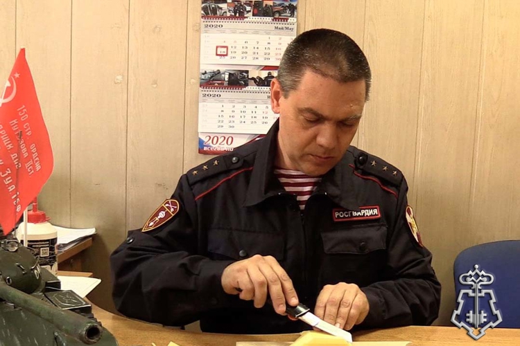«Знай наших!»: история росгвардейца, который превращает память о войне в музейные экспонаты