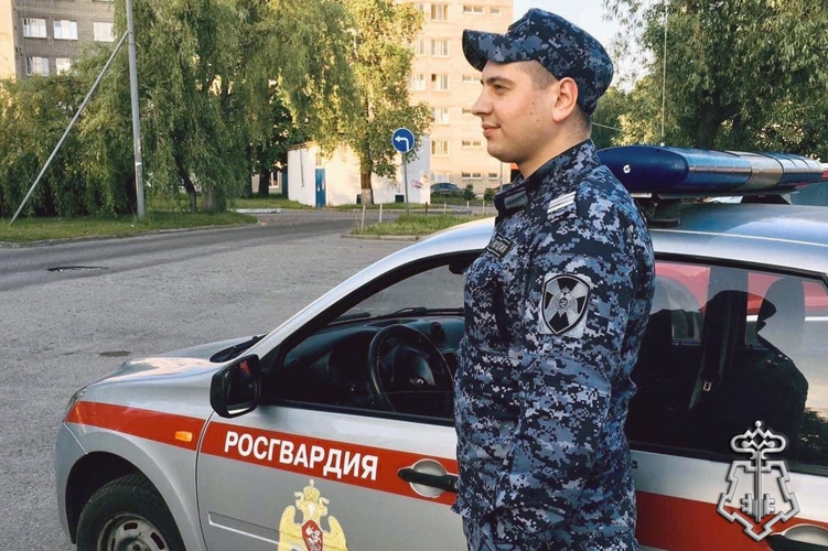Росгвардейцы задержали виновника в повреждении окна квартиры новокузнечанки