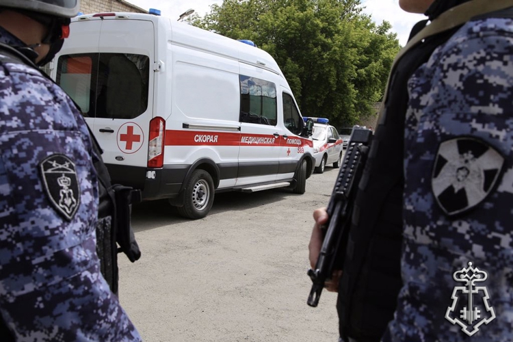 Росгвардейцы оказали содействие медикам в оказании помощи пострадавшей женщине