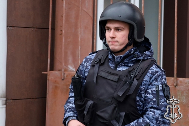 Росгвардейцы оперативно защитили новокузнечанина благодаря установленной в квартире кнопке тревожной сигнализации