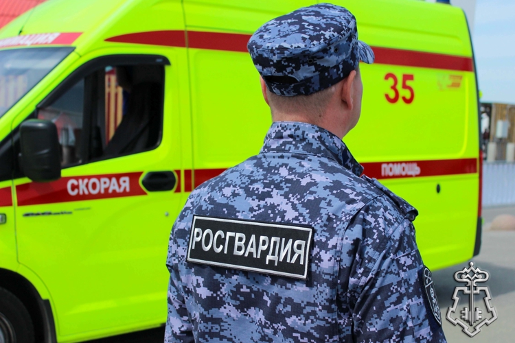 Росгвардейцы задержали дебошира, который укусил фельдшера