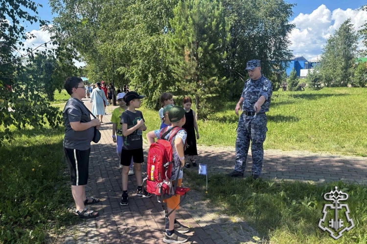 Росгвардейцы провели для кузбасских школьников познавательную игру по безопасности