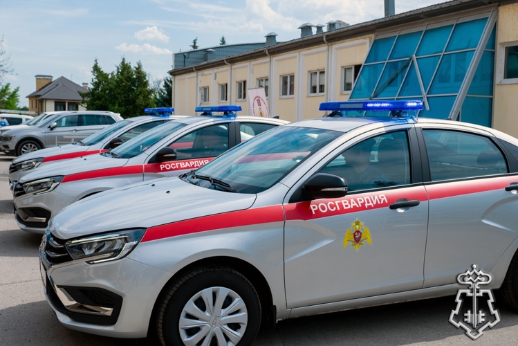 Росгвардейцы задержали мужчину, перепутавшего квартиры и повредившего чужую дверь