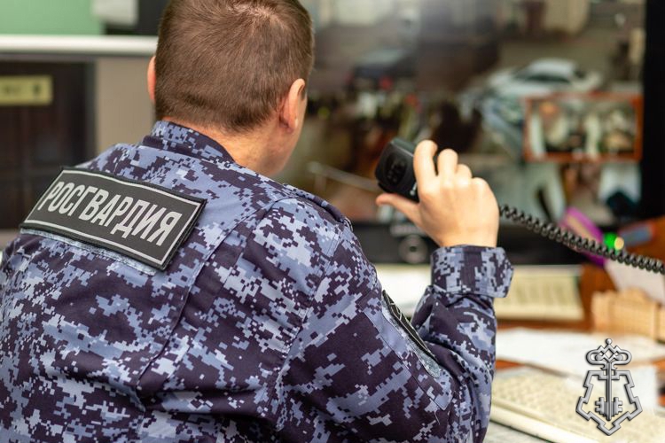 Росгвардейцы задержали похитительницу 20 пачек сливочного масла из торговой точки (ВИДЕО)