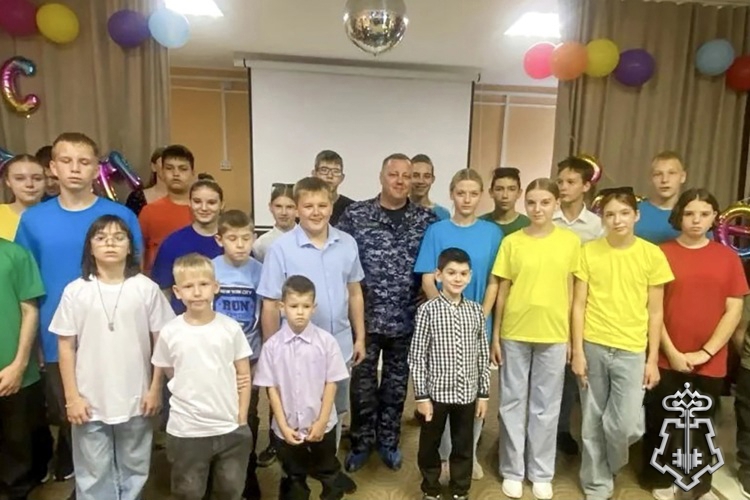 Росгвардейцы встретились с воспитанники кузбасского детского дома